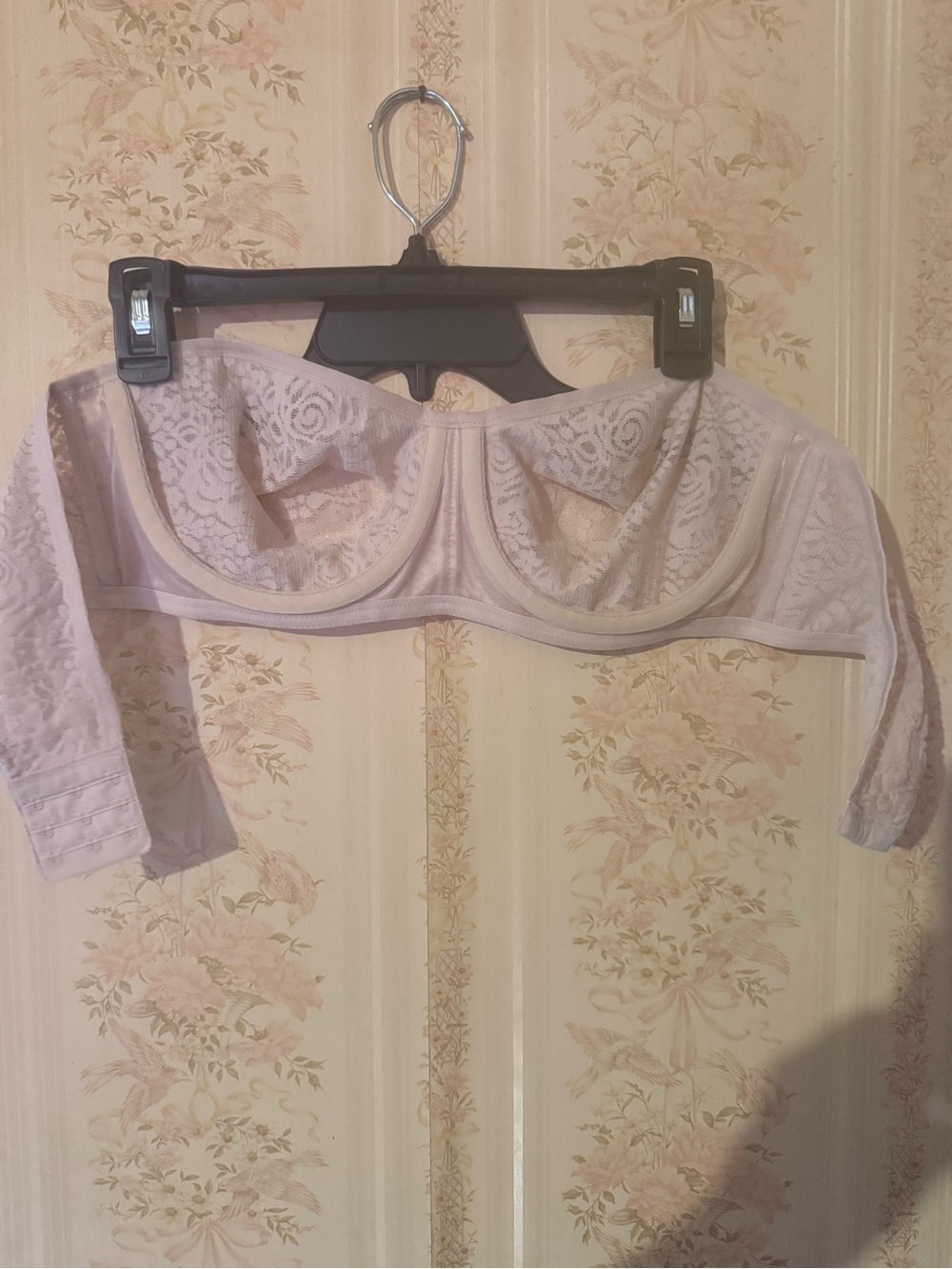 Wacoal Lace strapless Bra in tan. - Picture 5 of 5